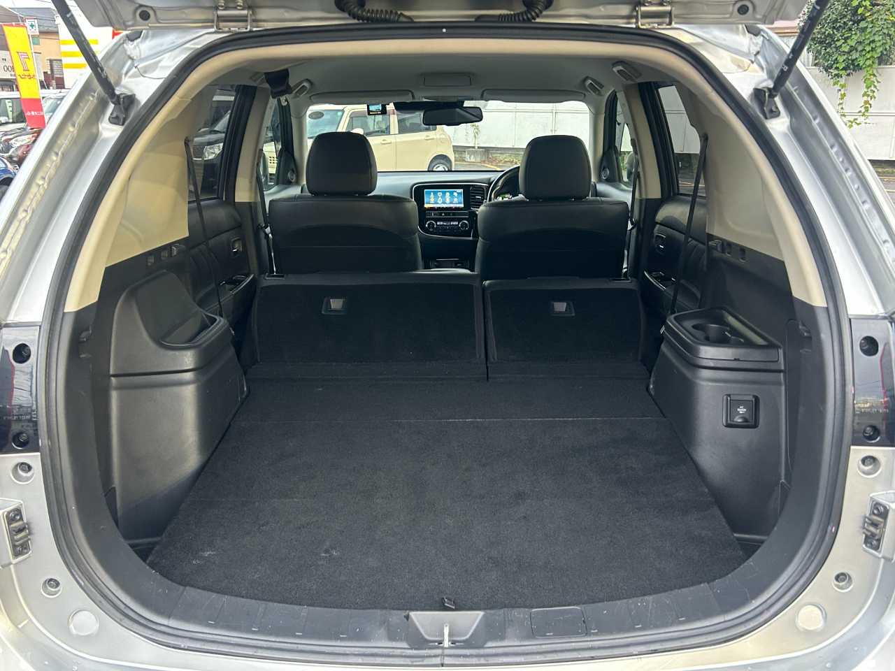 三菱 アウトランダーＰＨＥＶ