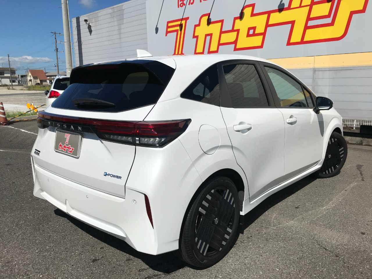 日産 オーラ