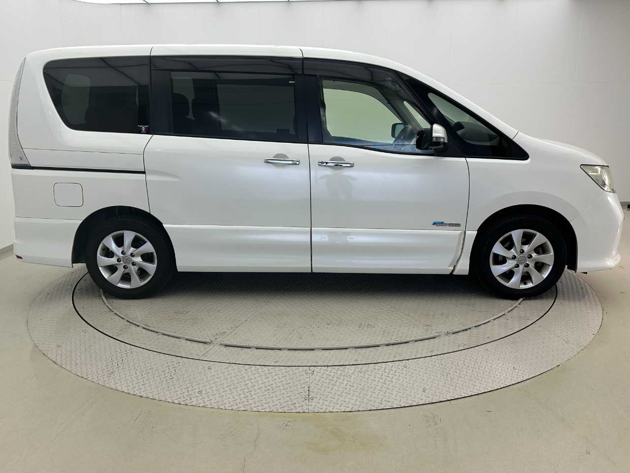 日産 セレナ