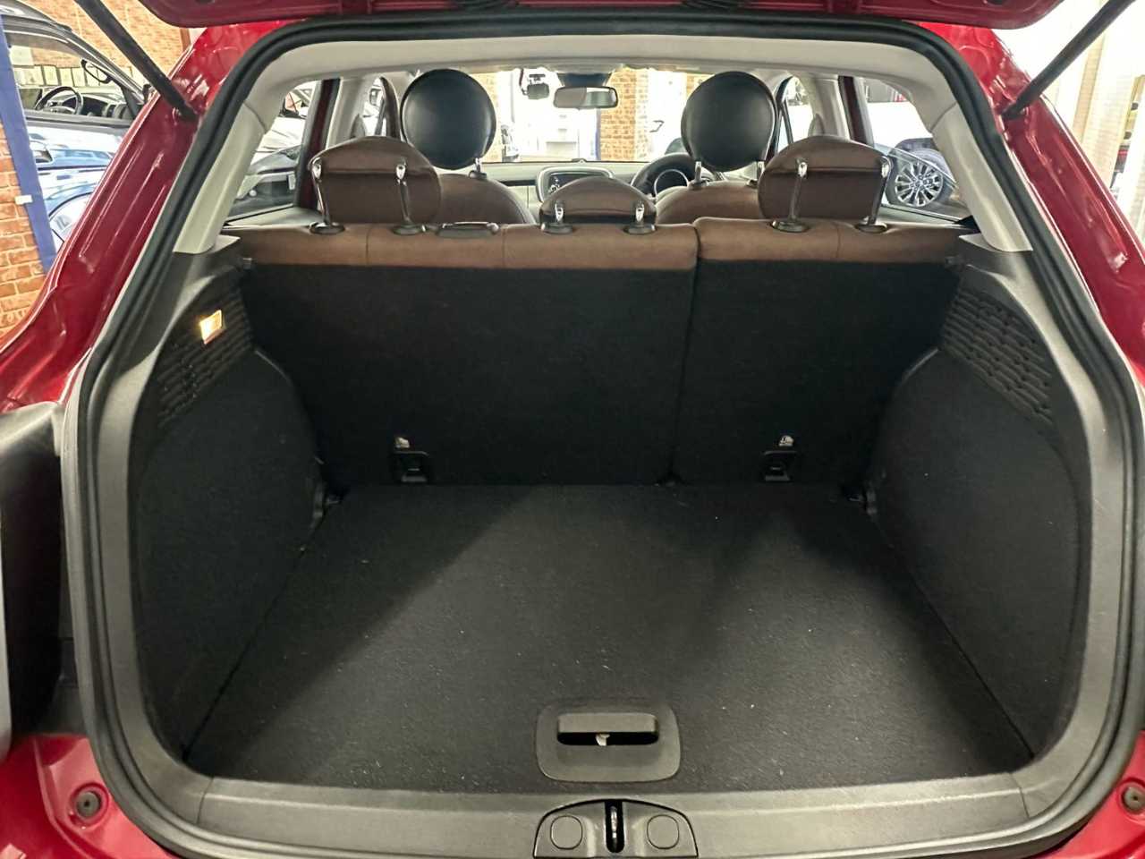 フィアット フィアット　５００Ｘ　ＳＵＶ
