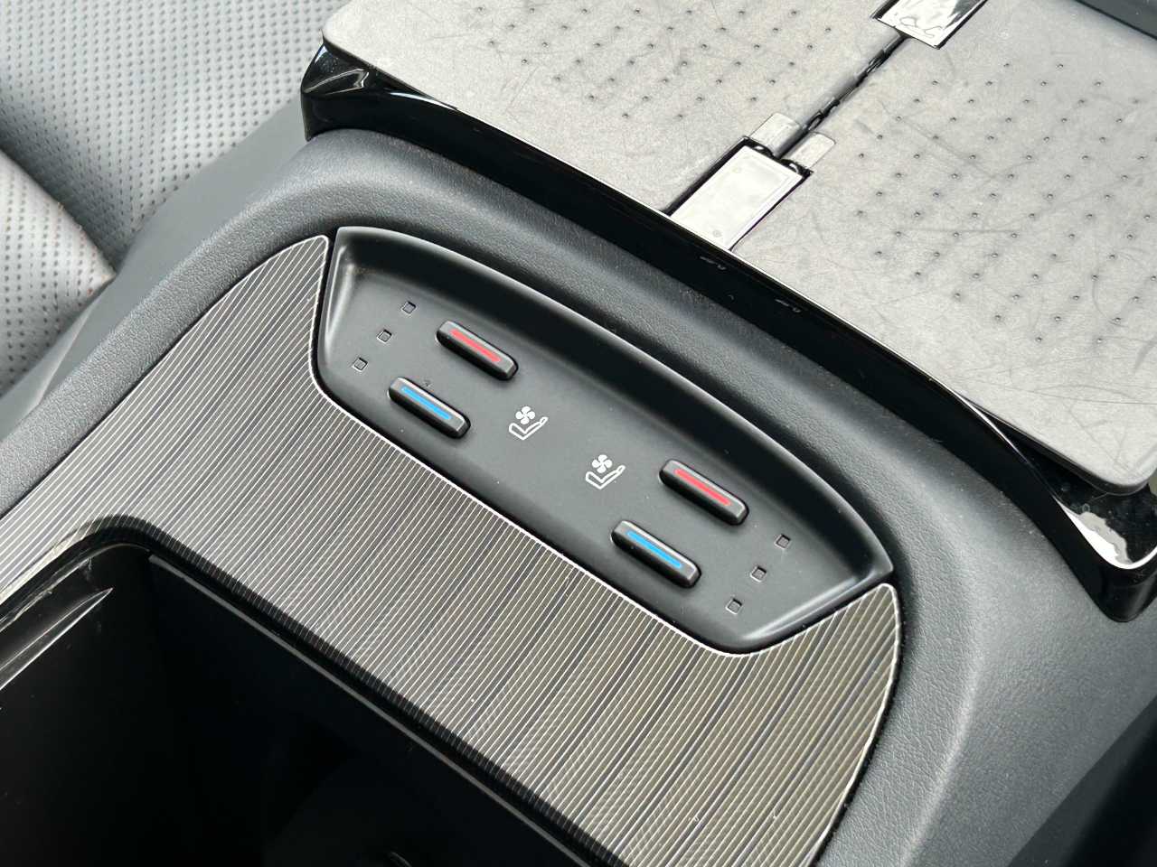 トヨタ ハリアーＰＨＥＶ