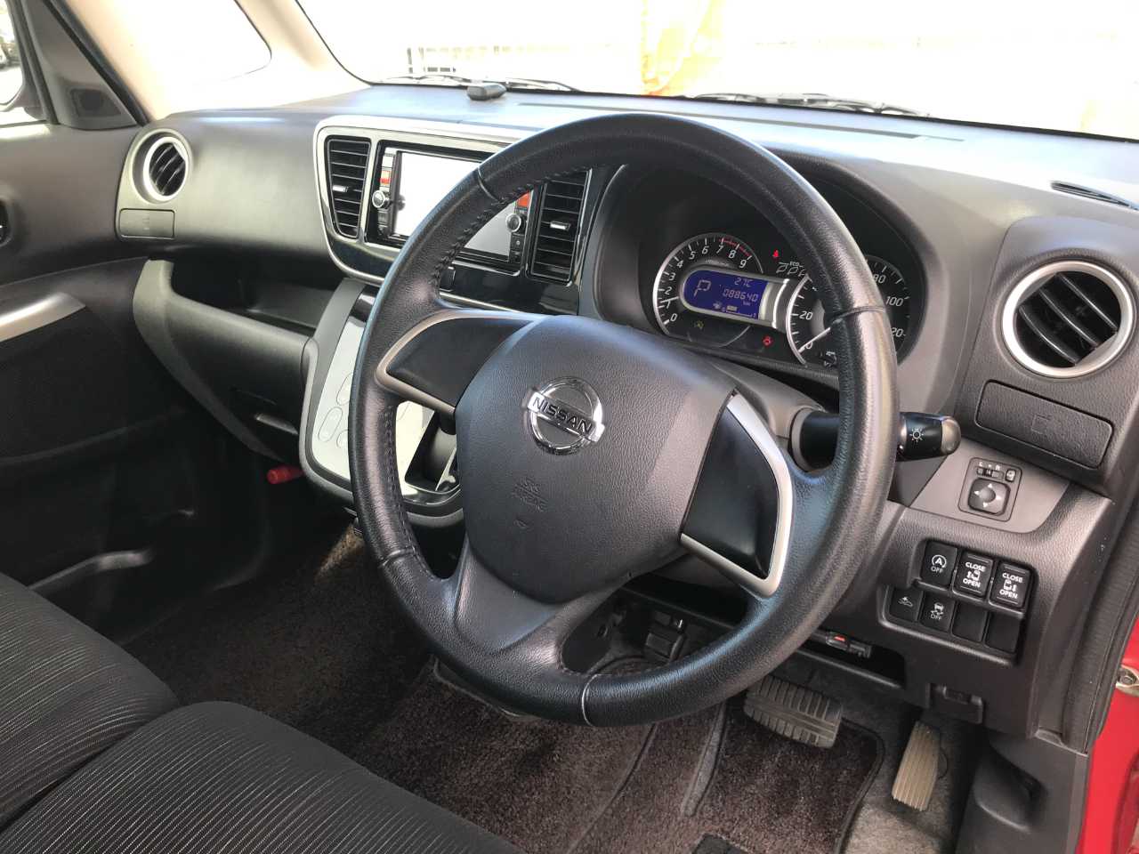 日産 デイズ　ルークス