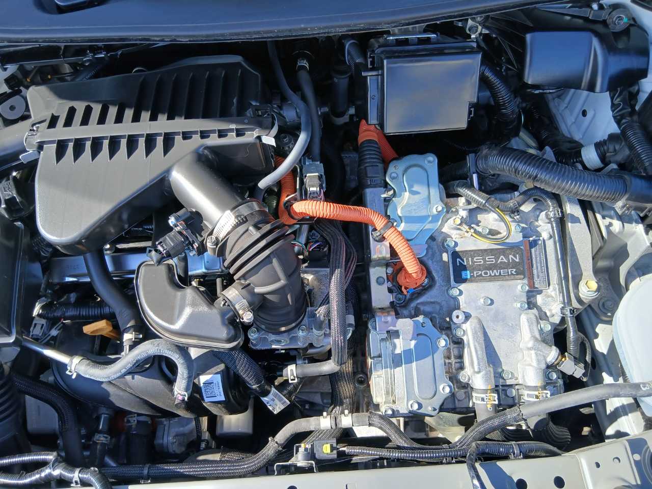 日産 オーラ