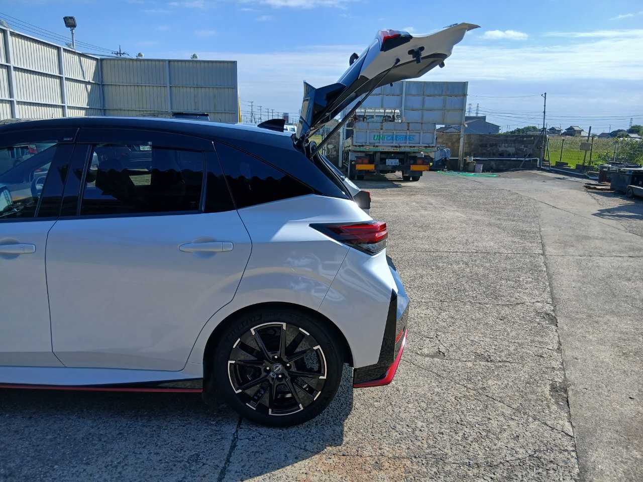 日産 オーラ