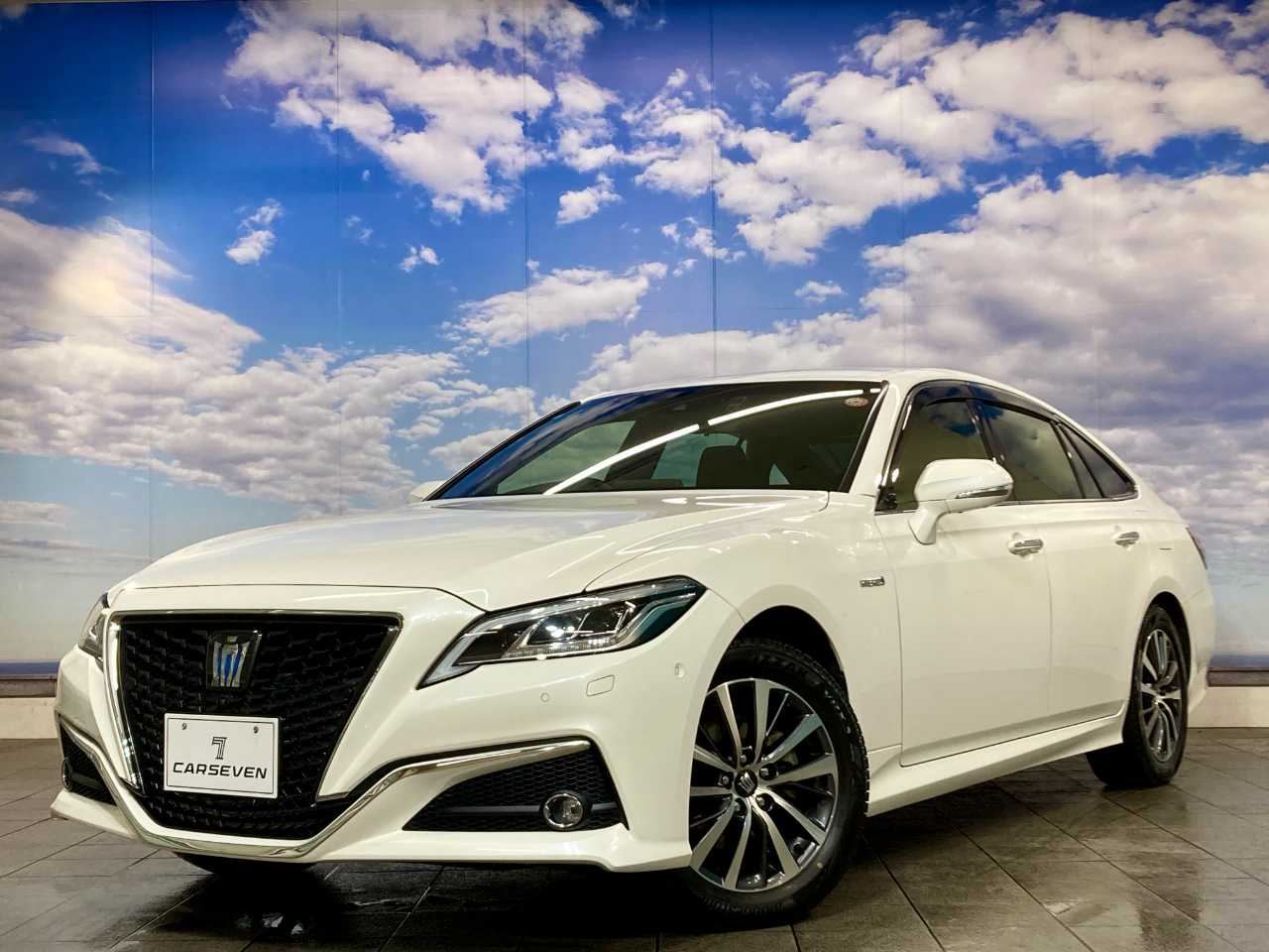 トヨタ クラウン　ハイブリッド