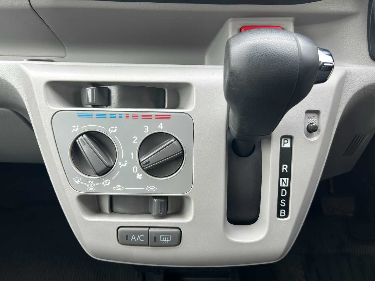 ダイハツ ミラ　イース