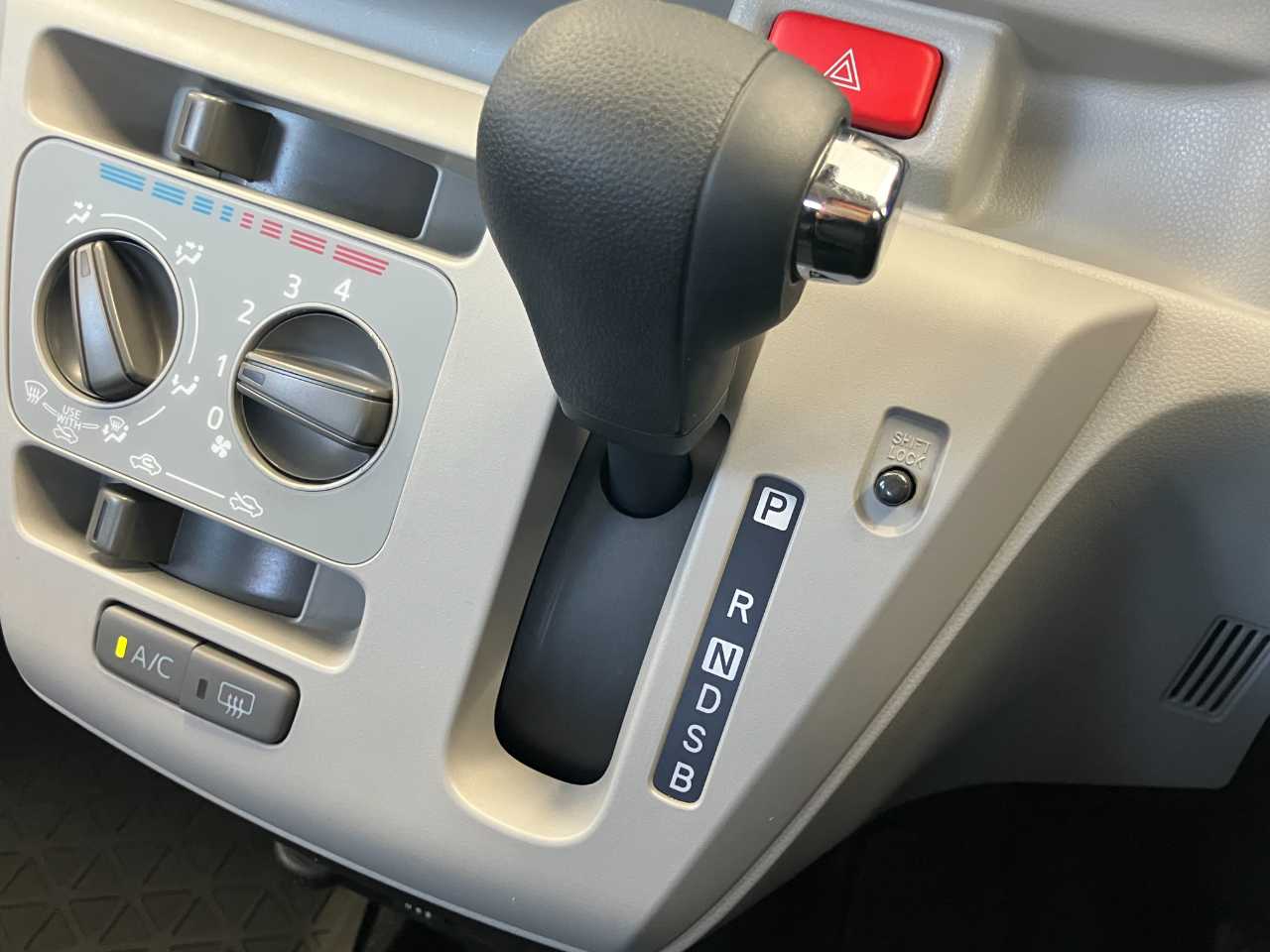 ダイハツ ミラ　イース