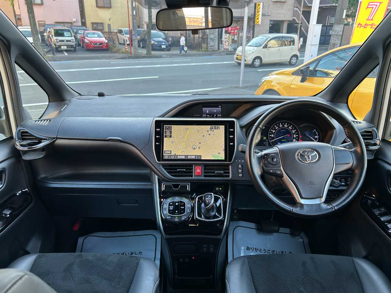 トヨタ ヴォクシー　ハイブリッド