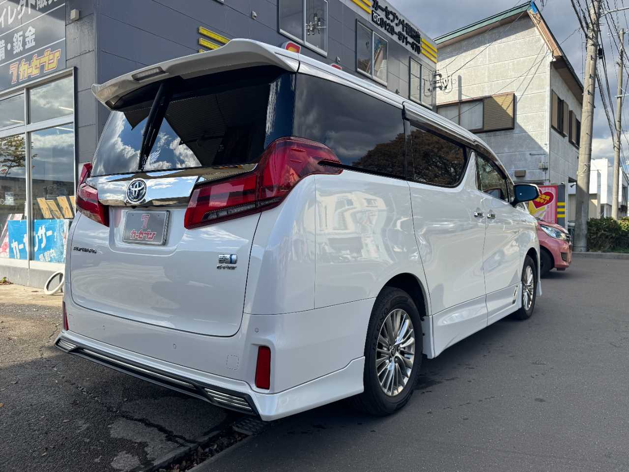 トヨタ アルファード　ハイブリッド