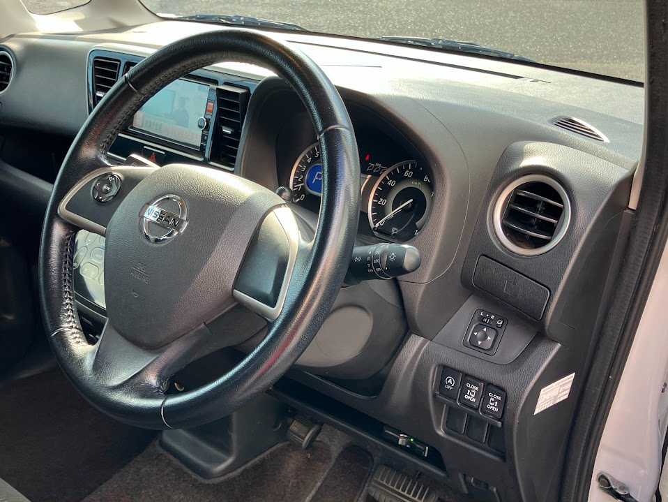 日産 デイズ　ルークス