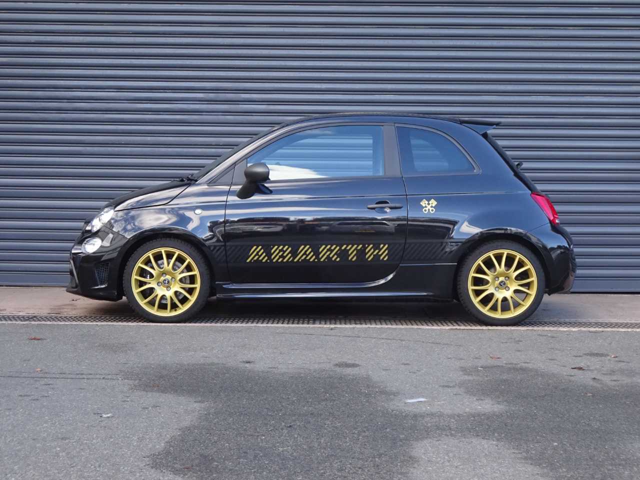 アバルト アバルト　６９５　ＨＢ