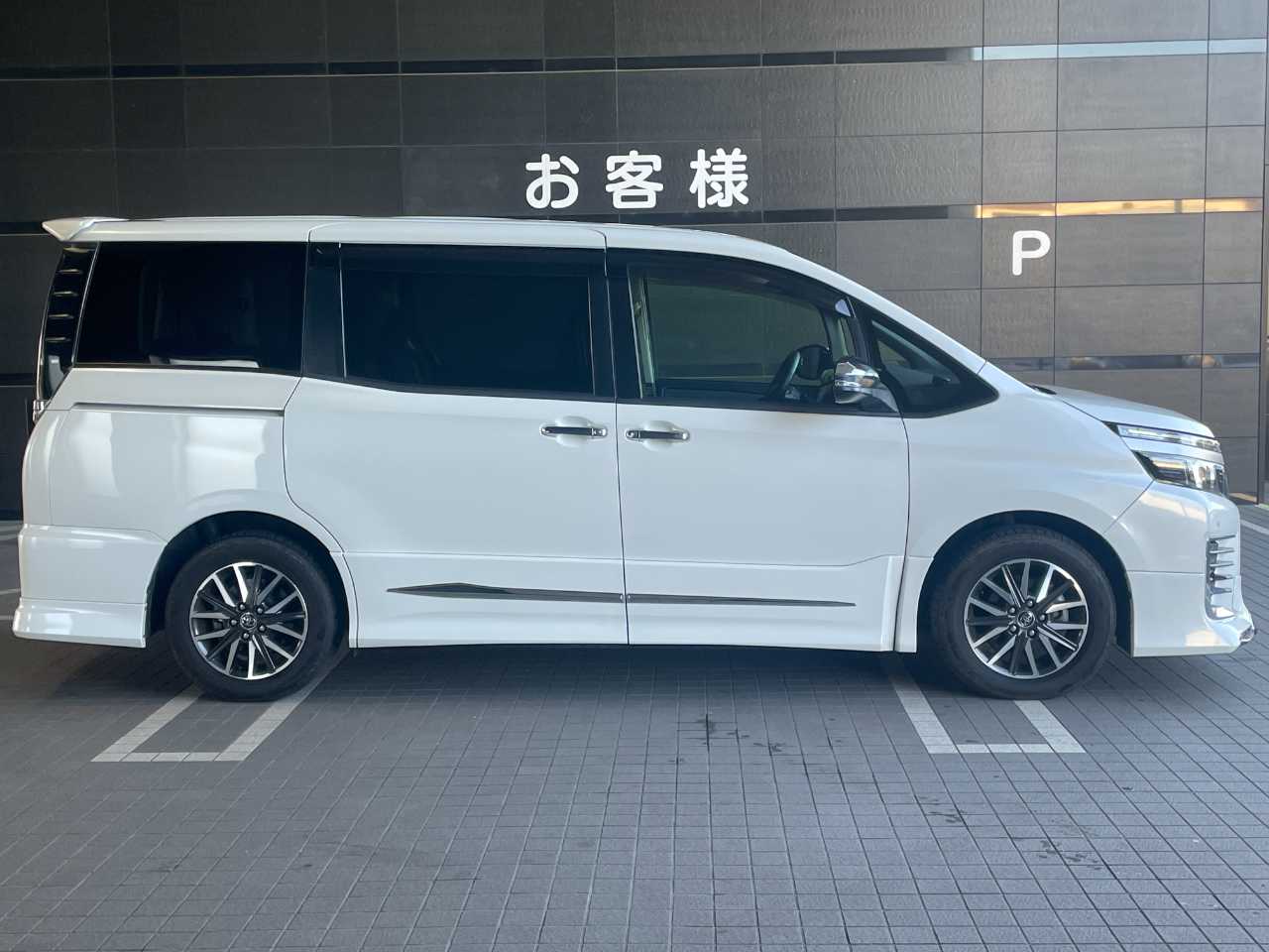 トヨタ ヴォクシー