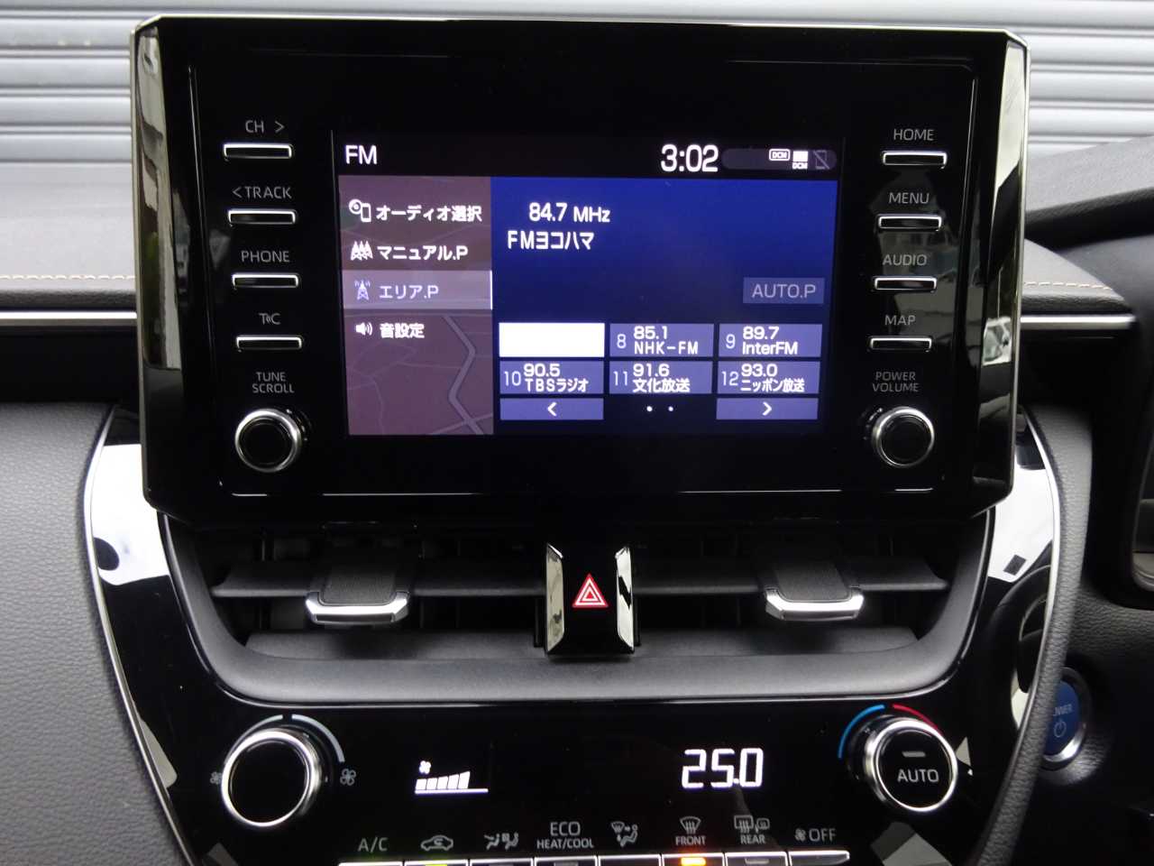 トヨタ カローラ　ツーリング　ハイブリッド