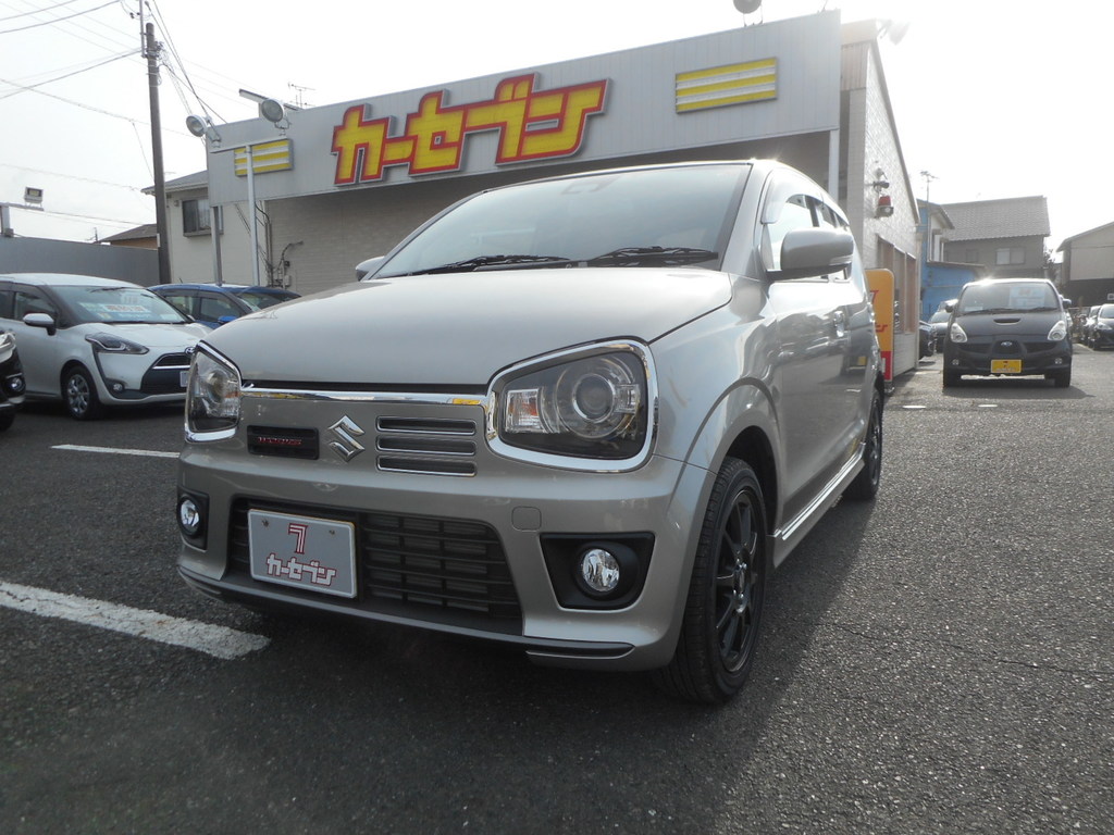 高速道路で軽自動車を運転しても大丈夫 注意点や料金についても解説