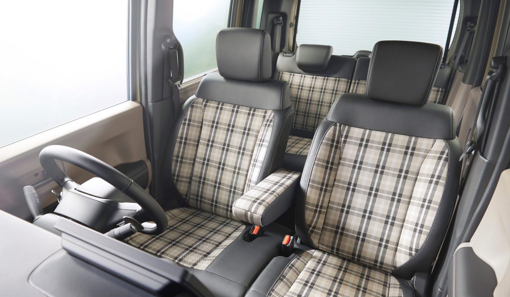 スライドドア SUV おすすめ:ホンダ N-BOX(3代目/2023年10月〜)