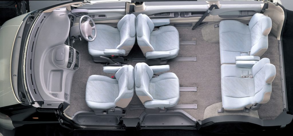 スライドドア suv おすすめ:三菱 デリカスペースギア(初代/1994年5月~2007年1月)