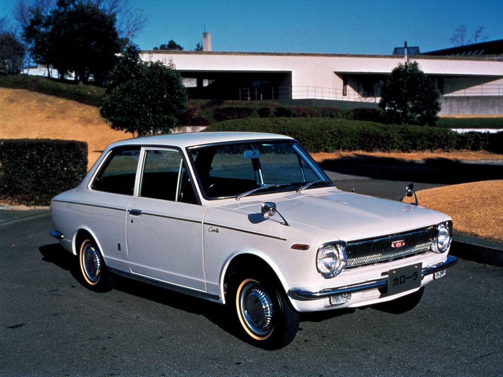 カローラクロス 1966年11月誕生