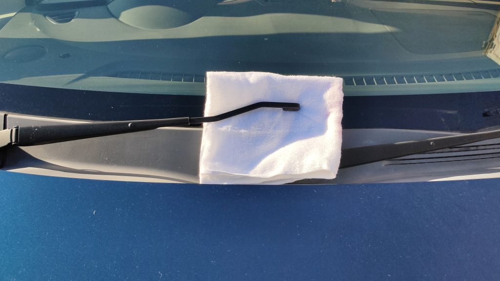 アーム部分をガラス面に寝かす