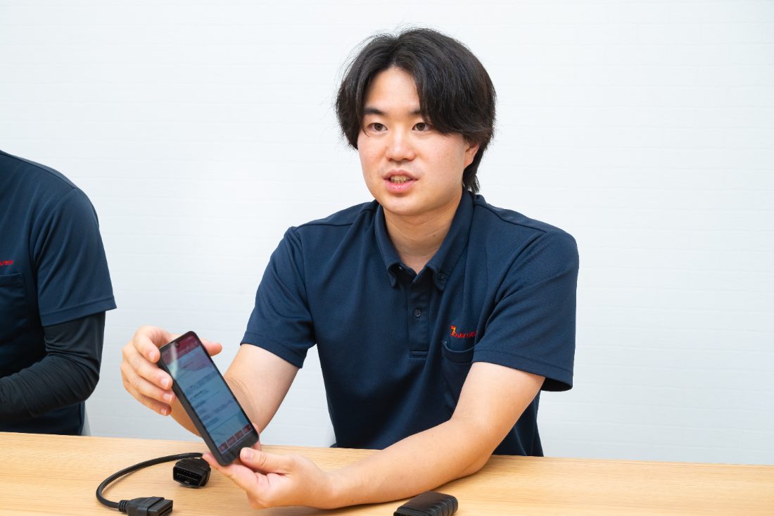 アプリで検査結果を確認するようす